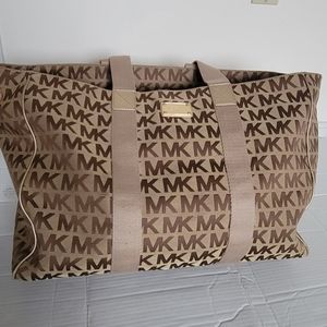 Mk weekender beige color Mk logo design gorgeous high quality very spacious 👜